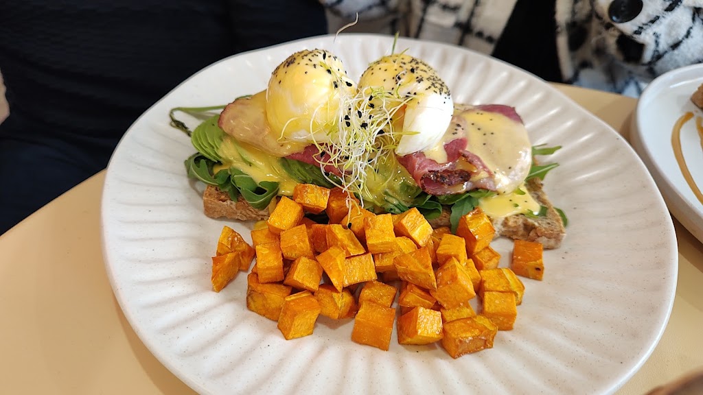 Cafeteria Lo Ioguret — Comida y bebida