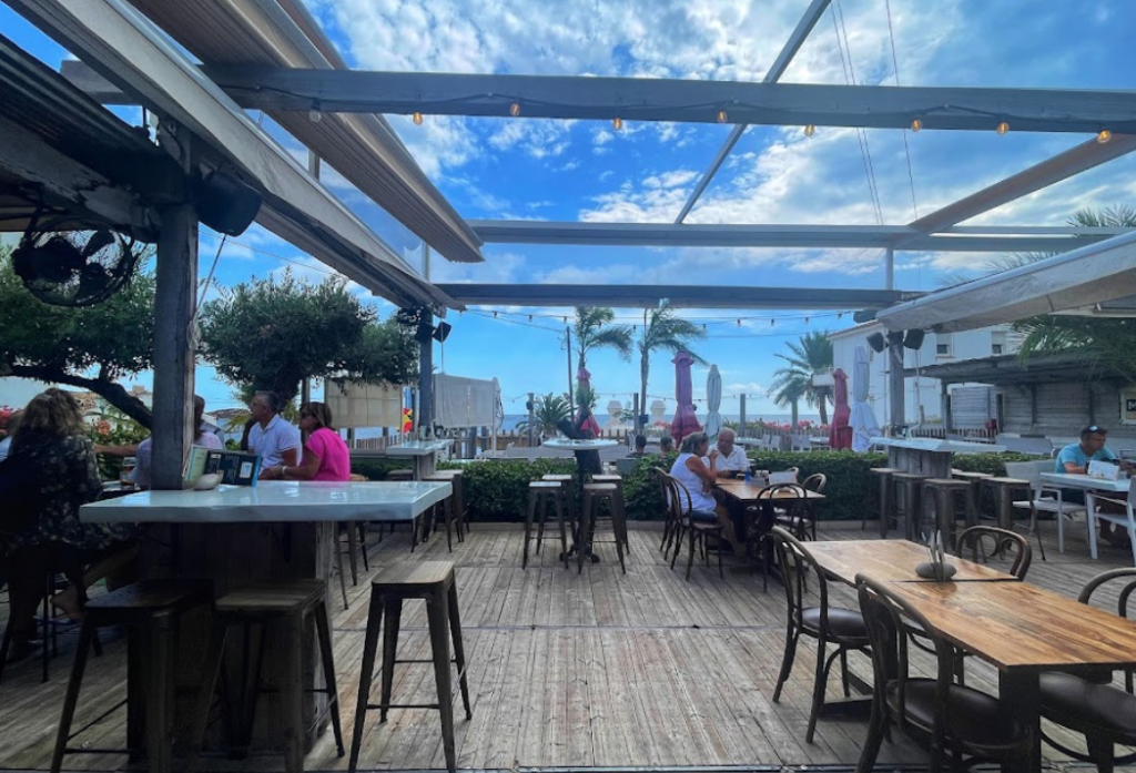 Olla Beach Bar — Ambiente