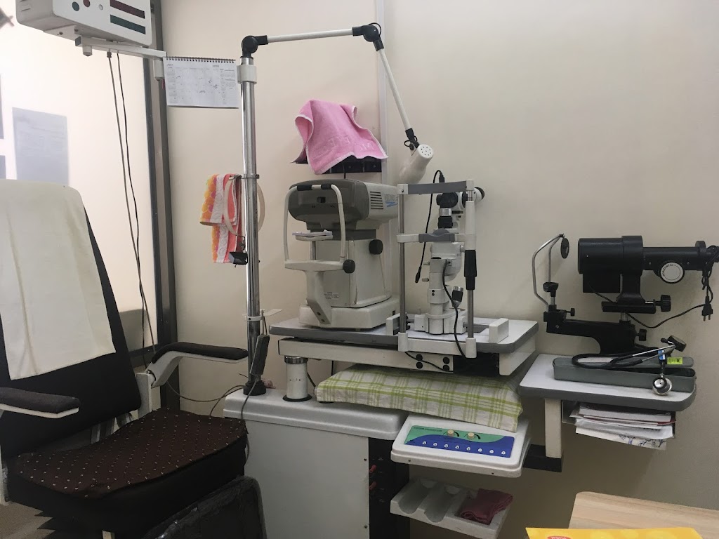 Dr Jayshree Suradkar S Kshitij Eye Care Clinic