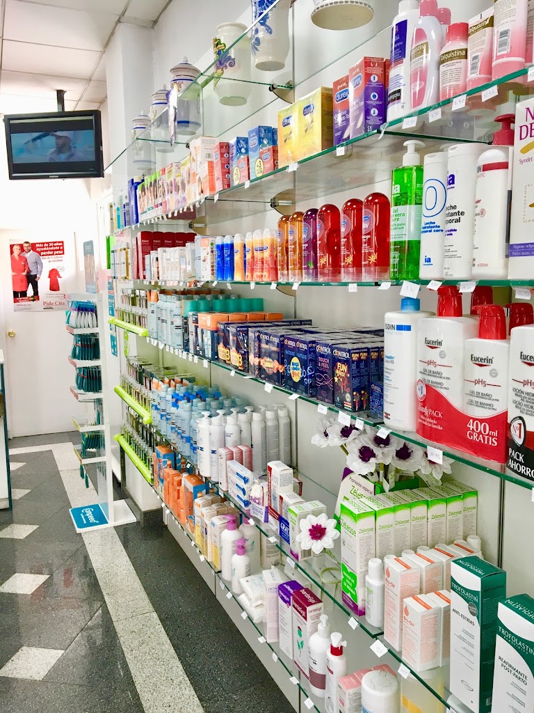 Farmacia Amparo. Ldo Rafael Revuelta — Del propietario