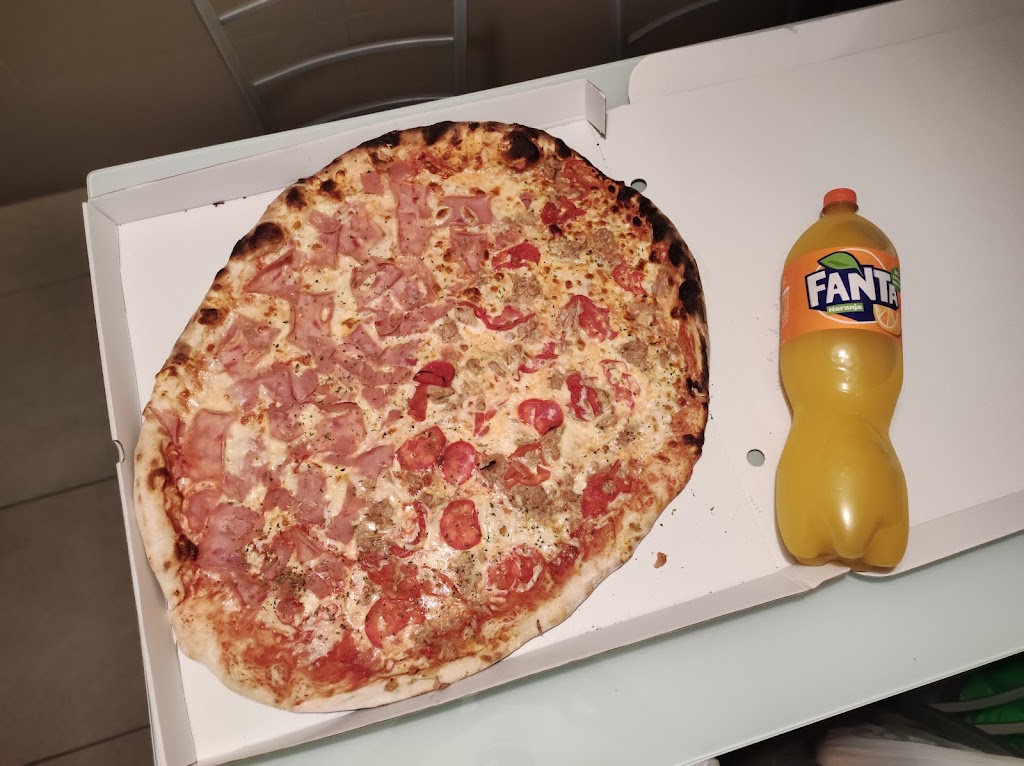 Pizzeria Venus Armilla — Comida y bebida