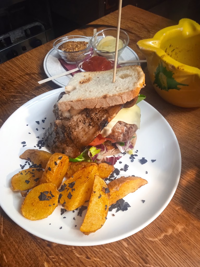 Mal Cuat restaurant — Comida y bebida