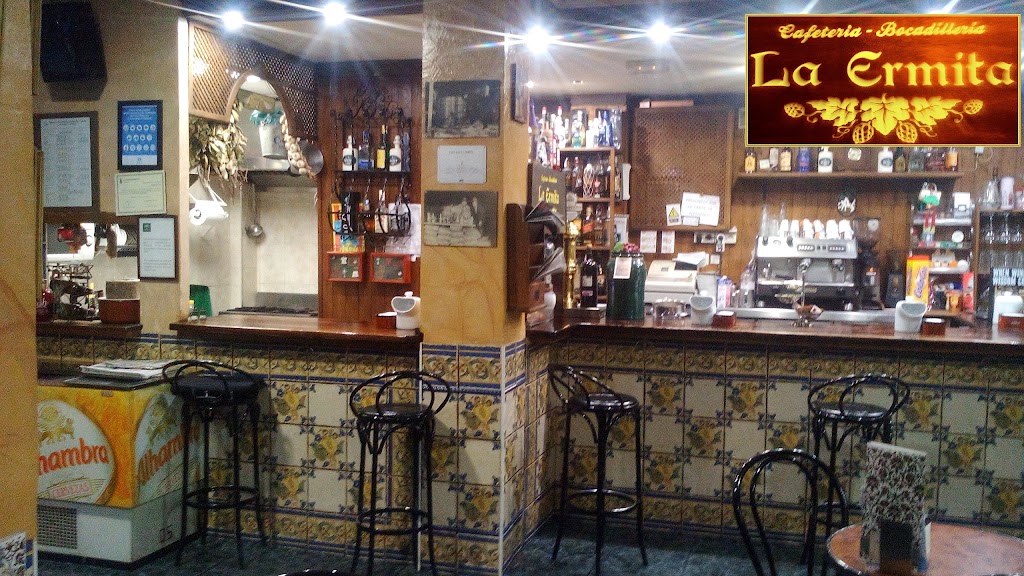 Cafe Bar la Ermita — Ambiente
