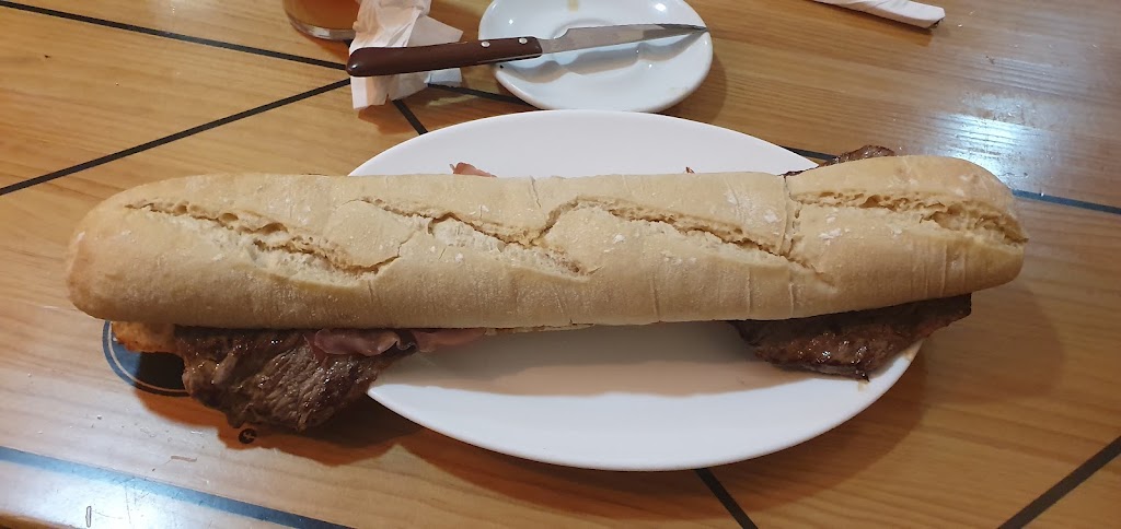 Bar-Taperia Lampis — Comida y bebida