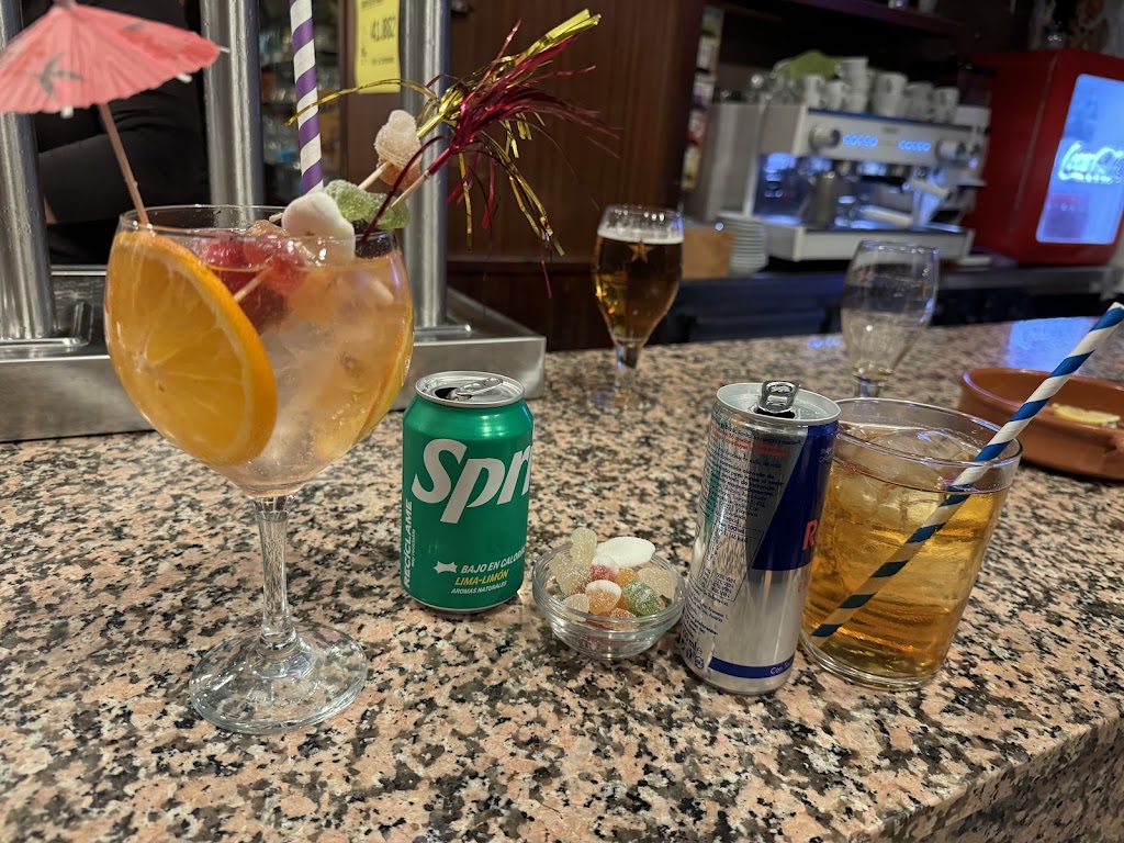 Bar La Cantonada — Comida y bebida