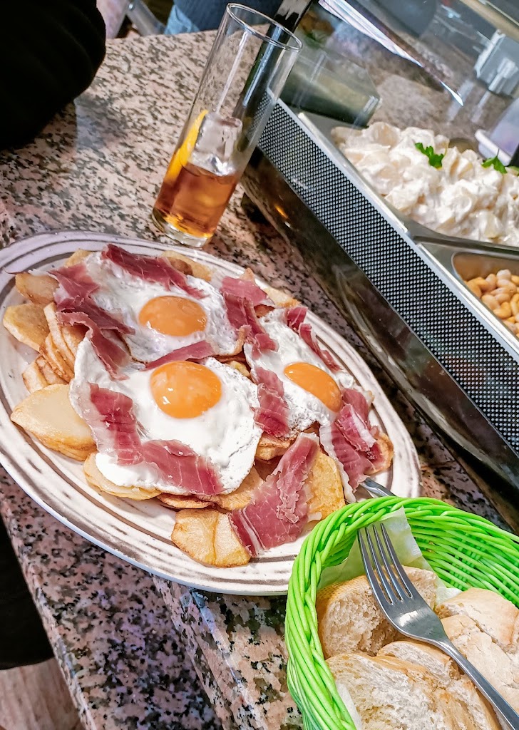 Cafeteria Montana — Comida y bebida