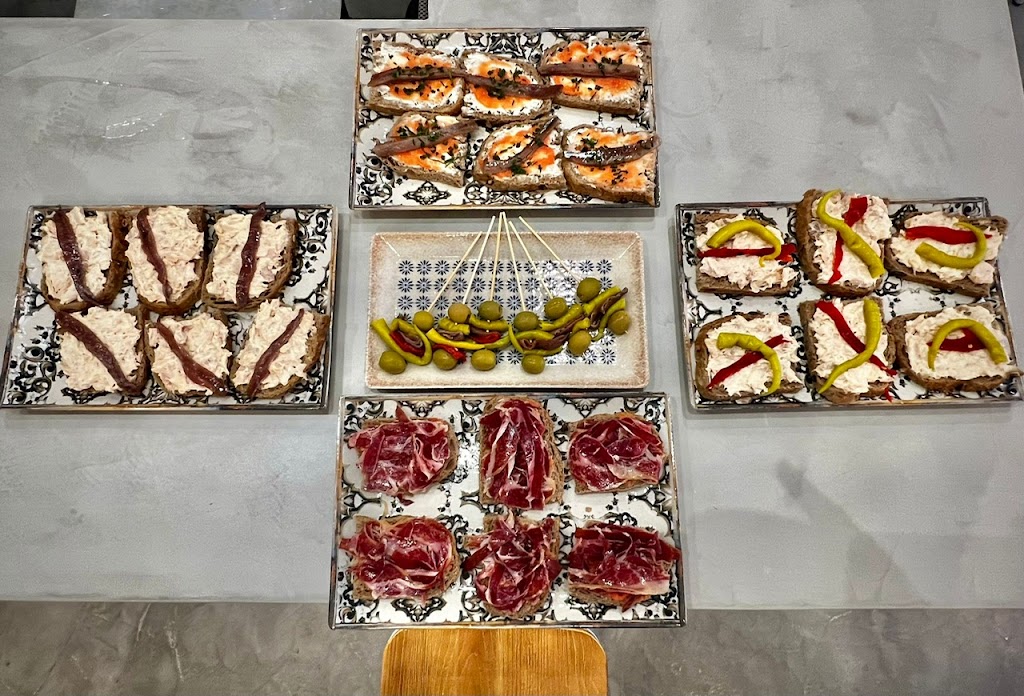 Katu Taberna Arrecife — Comida y bebida