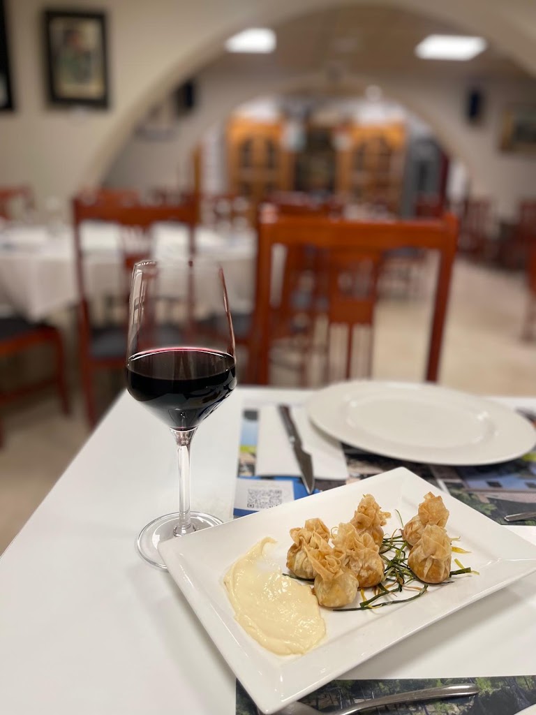 Restaurante La Mola. — Comida y bebida