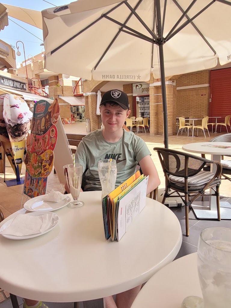 Cafe Bar Beverly Hill — Ambiente