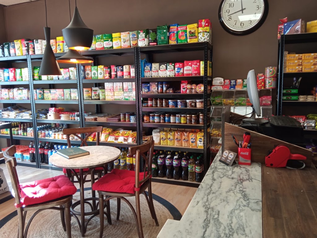 La tienda de Sole - Cafeteria - Productos Latinos — Ambiente