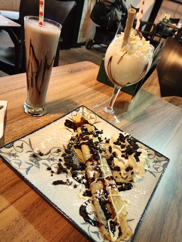 Cafeteria Entre amigos — Comida y bebida