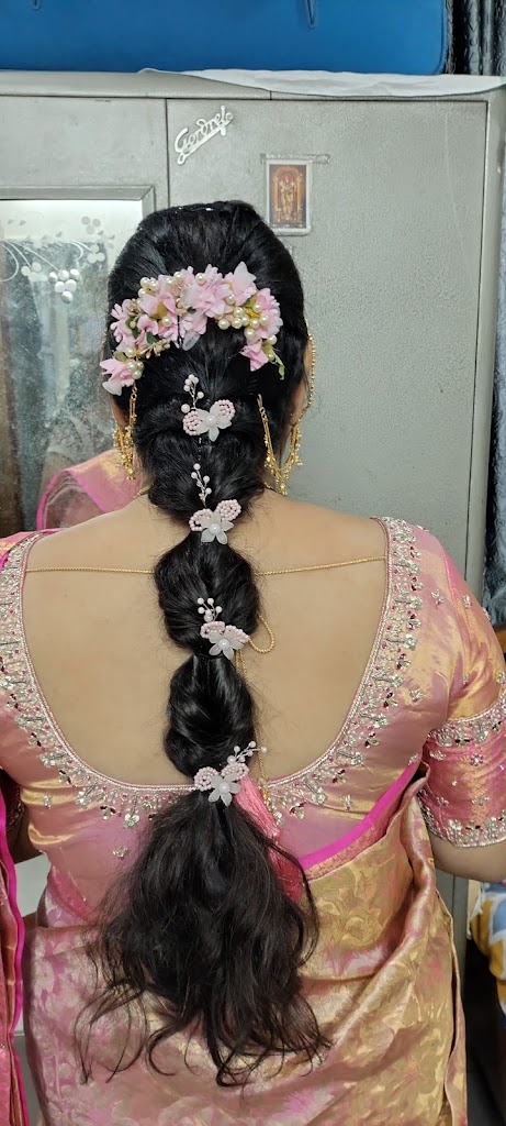 Aarohi Advanced Beauty Clinic And Makeup Studio