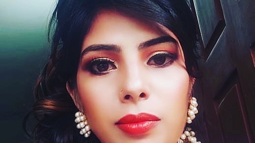 Moni Ladies Beauty Parlour Makeup Artist