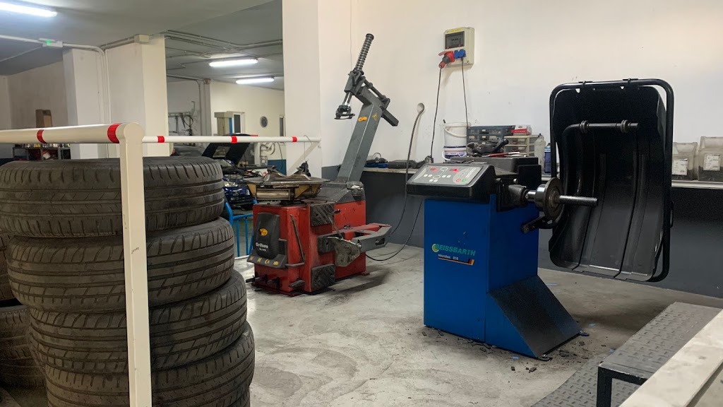 Talleres J.Domingo e Hijos SL Bosch Car Service — Interior