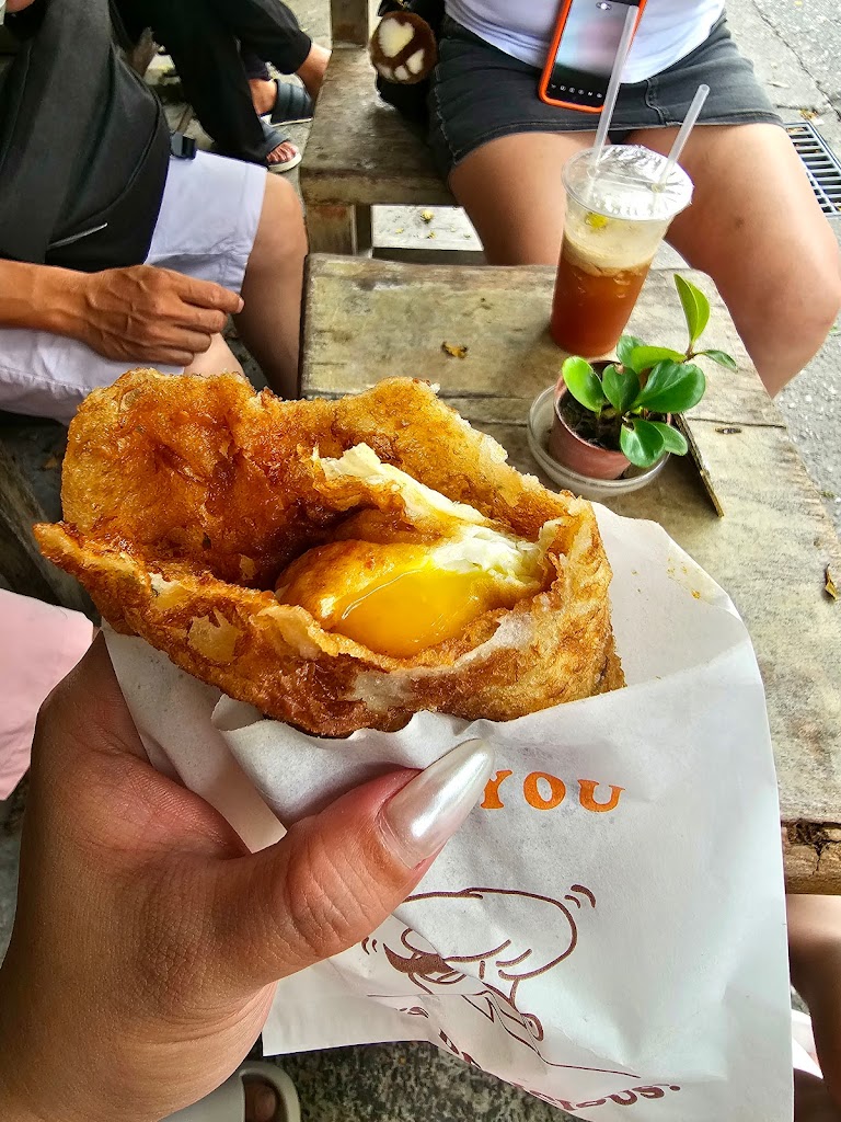 炸蛋蔥油餅 黃車 的照片