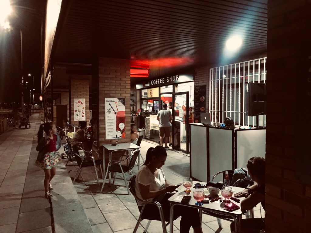 E-malu coffee bar ( sesena ) — Ambiente