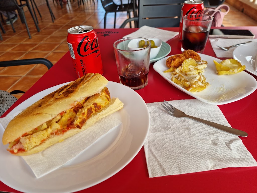 Cafeteria Bar Servol — Comida y bebida