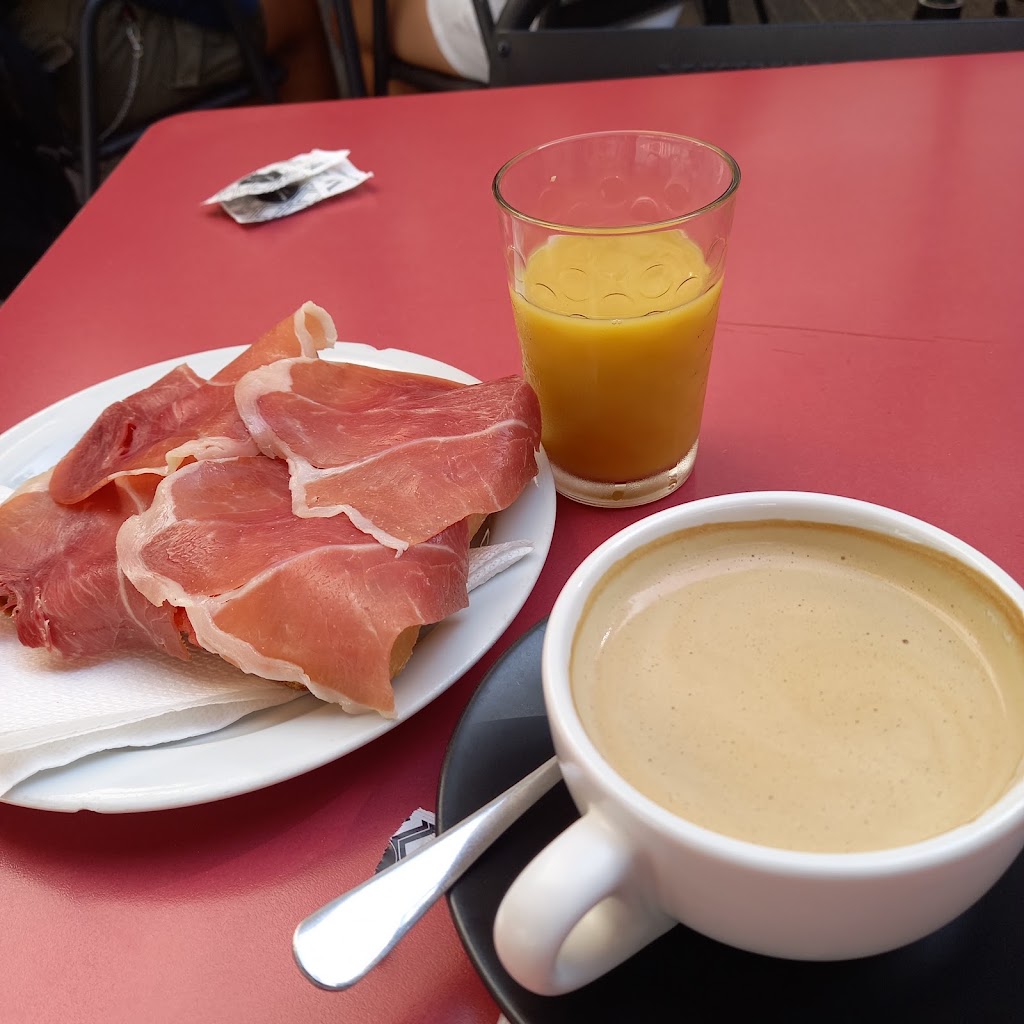 Cafe Bar El zaguan — Comida y bebida
