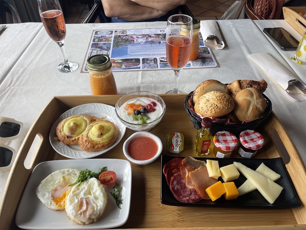 Cafe Mirador — Comida y bebida