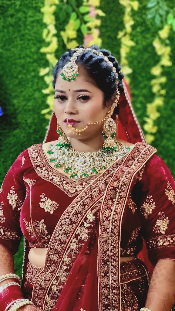 Blue Eyes The Beauty Treatment Beauty Parlour Academy Only For Female