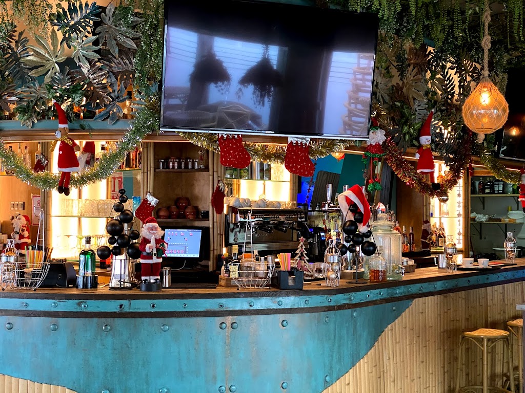 Bar Hukilau Tiki Beach