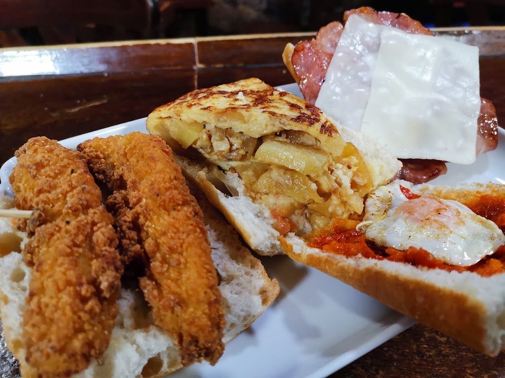 Bar Centre Cafe Snack — Comida y bebida
