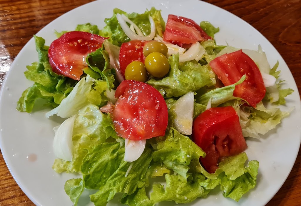 La Servicial Vinicola — Comida y bebida