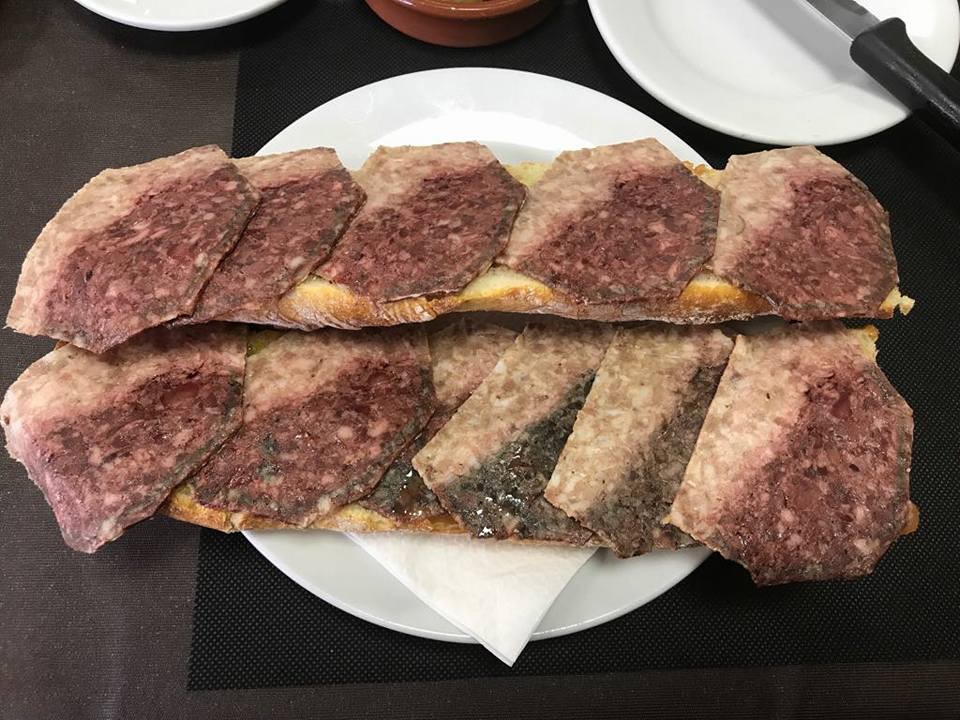 Restaurant Can Lluis — Comida y bebida