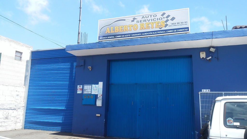 Autoservicio Alberto Reyes — Exterior