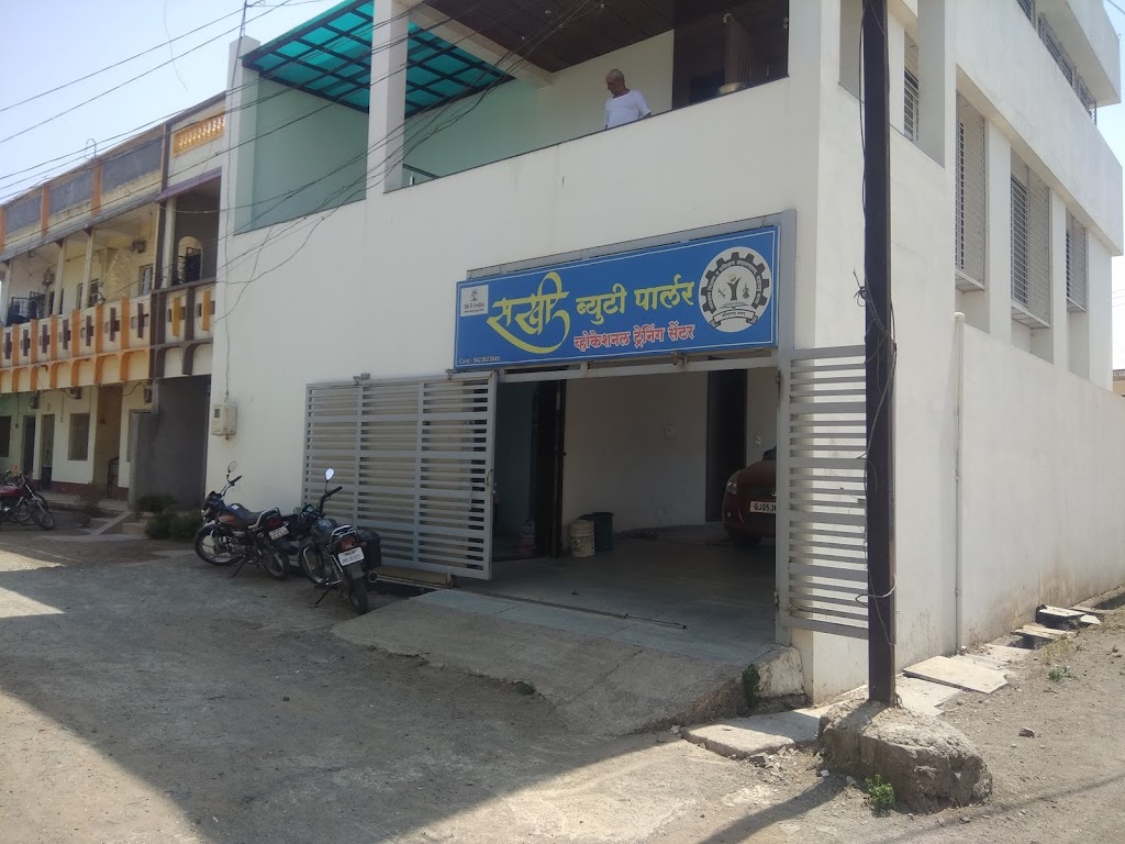 Sakhi Beauty Parlour And Mekup Studio