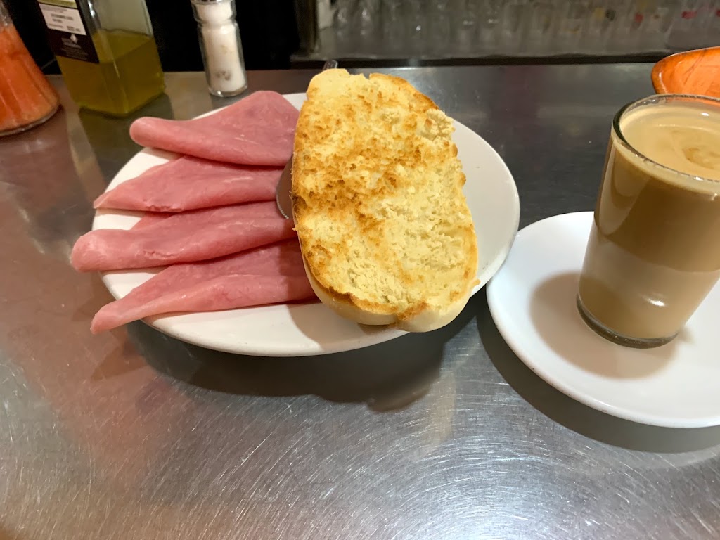 Bar La Vega — Comida y bebida