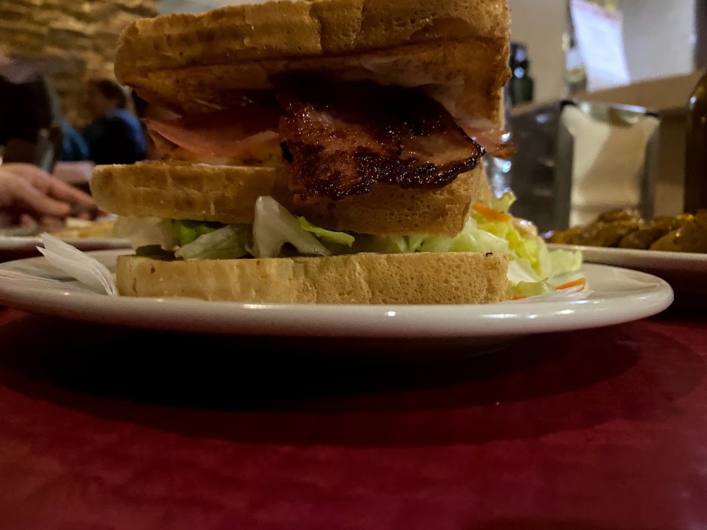 Tumaca — Comida y bebida