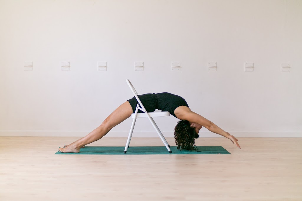 Estudio de Yoga Dharana - L'Hospitalet de Llobregat - Profesora certificada Yoga Iyengar(r) -