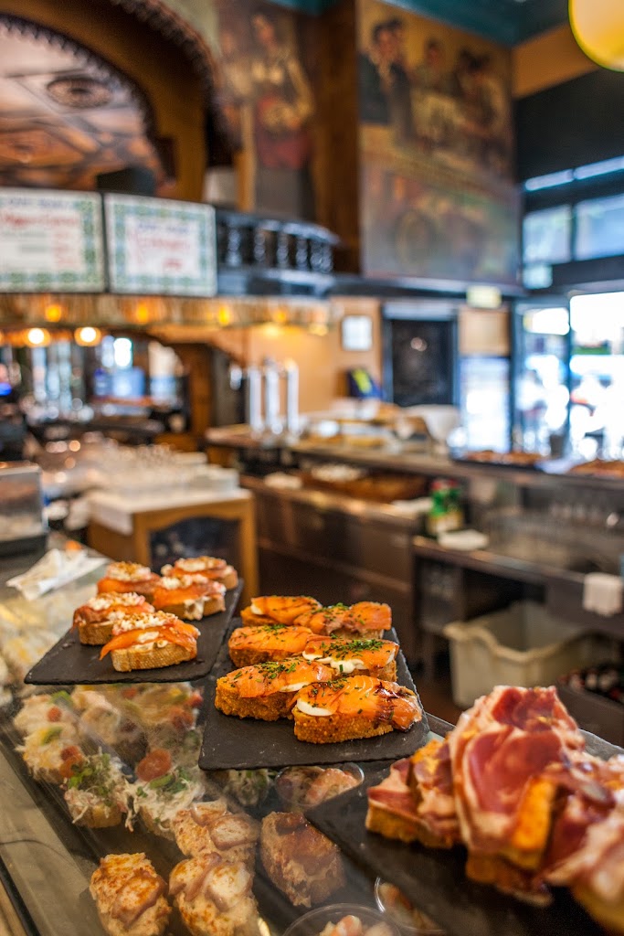 Cafe Iruna — Comida y bebida