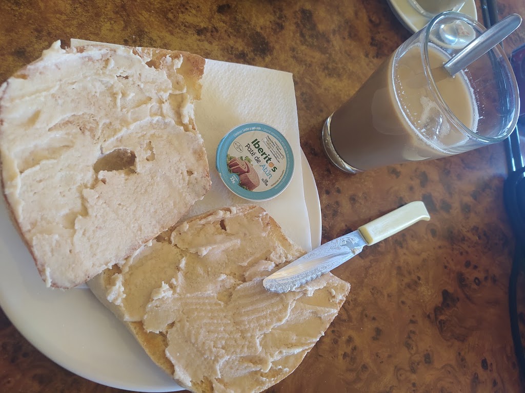 CAFETERIA EL MALAGUENO — Comida y bebida