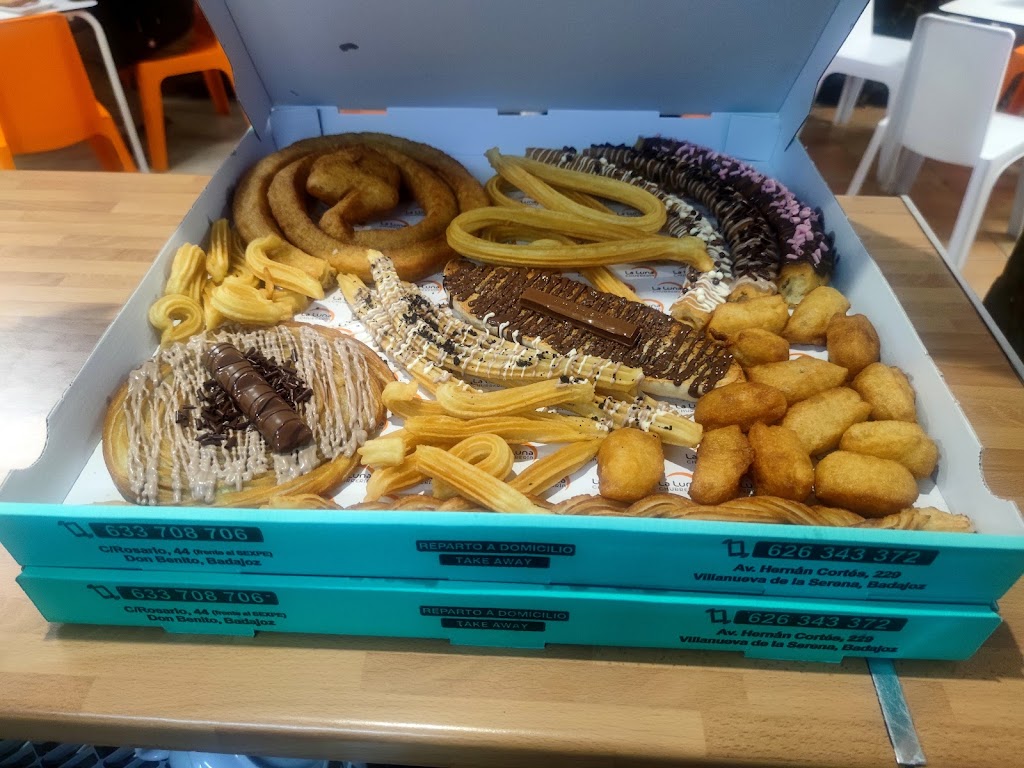 Churreria La Luna Villanueva de la Serena — Comida y bebida