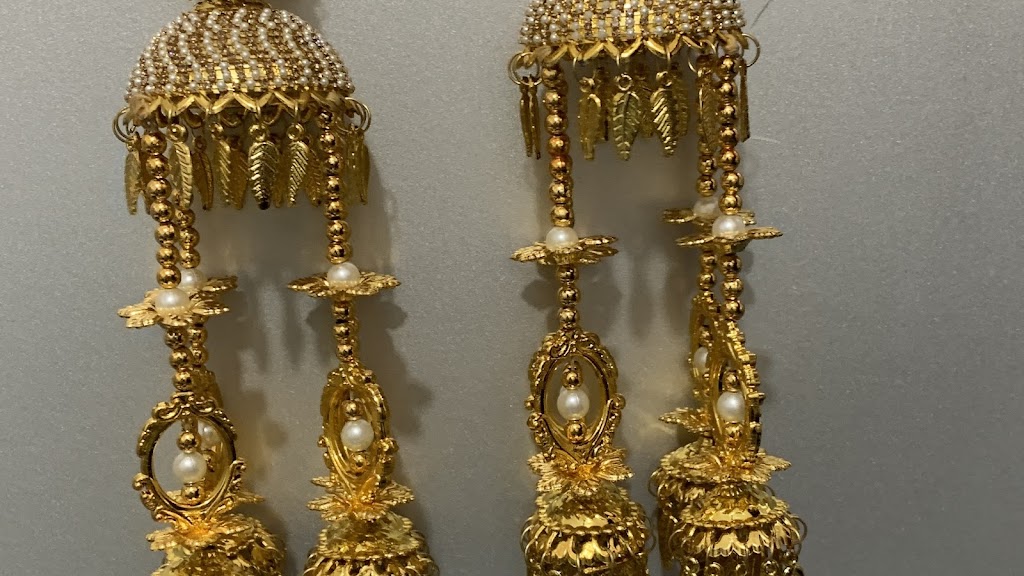 Rus Radhika Unisex Salon Only For Ladies