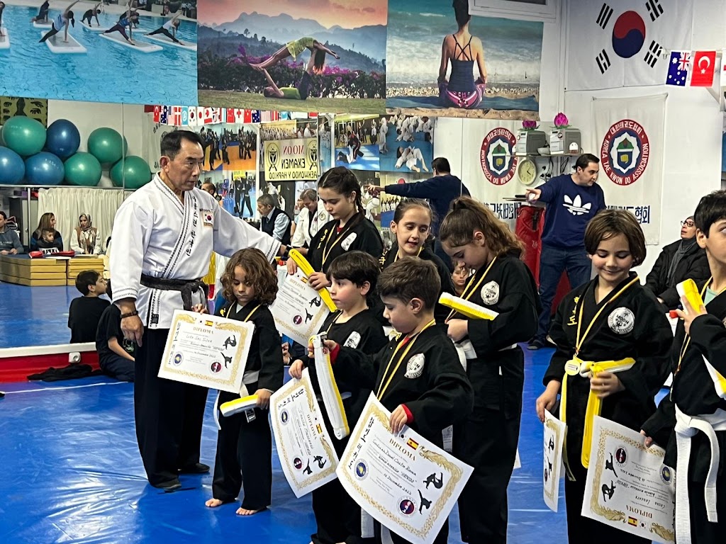 Escuela Deportiva Moon — Uniforme