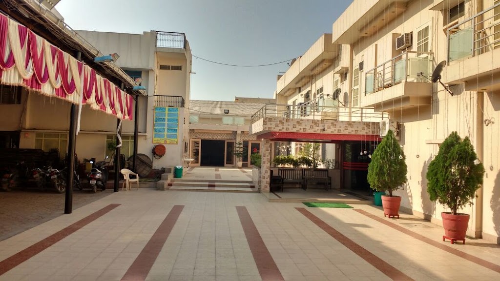 Samrat Lodge
