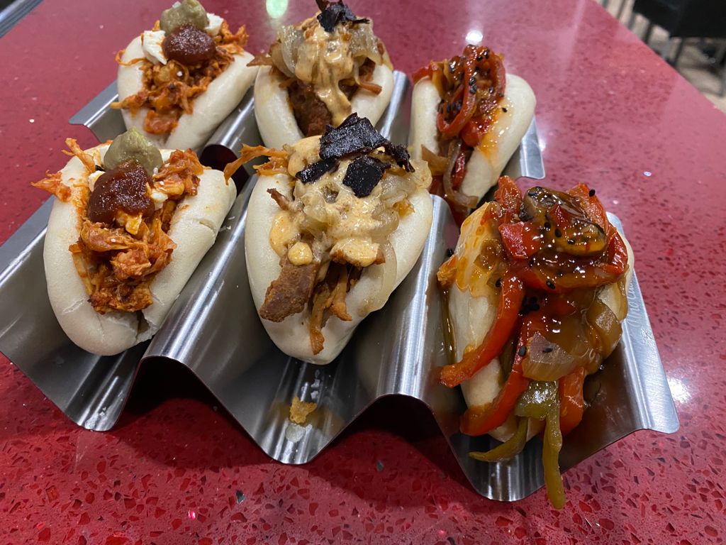 Deunido Restaurant — Comida y bebida