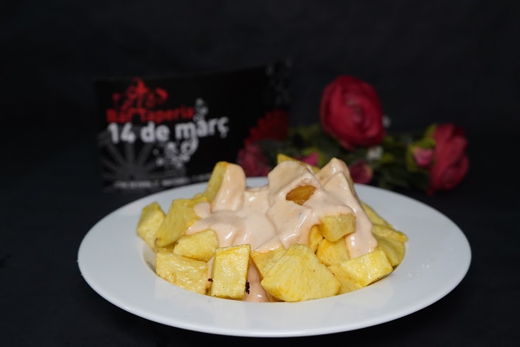 Bar Taperia 14 de Marc — Patatas bravas