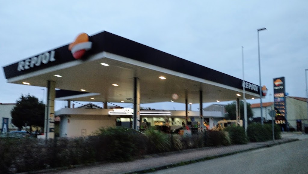 Estacion de Servicio Repsol — Surtidor de combustible
