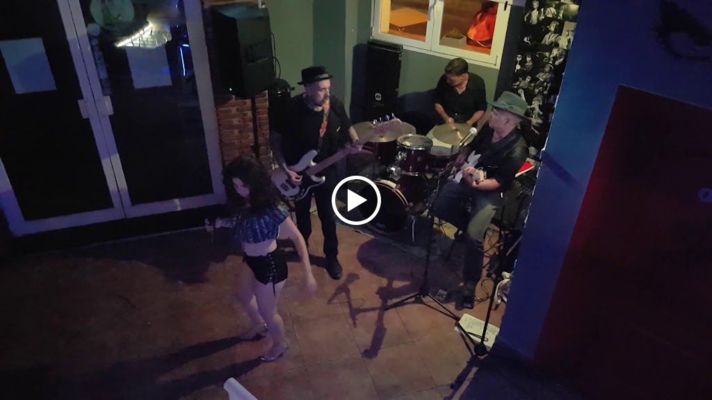 Vinilo Cafe Pub — Videos
