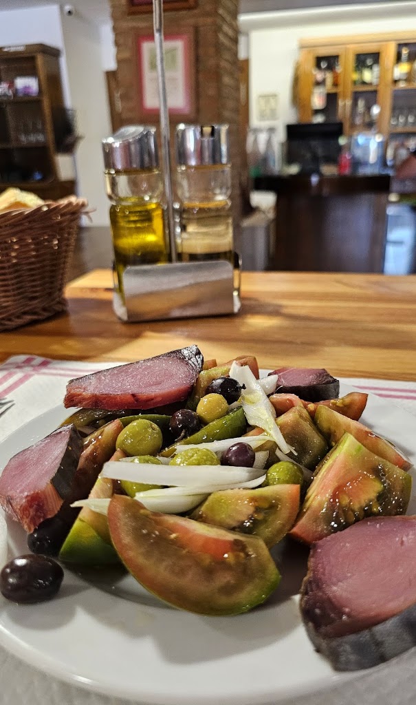 Aquilino Restaurante — Comida y bebida