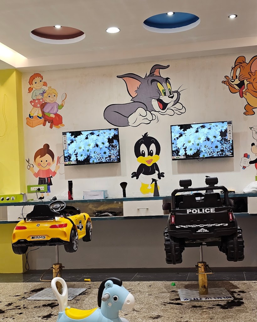 Iconic Luxury Family Salon Makeup