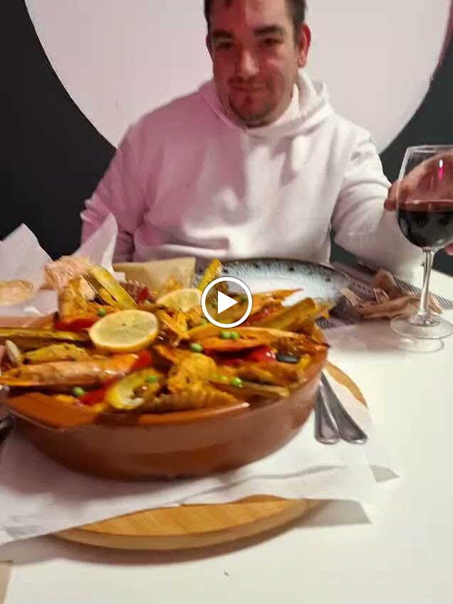 Taperia Luna Flores — Comida y bebida