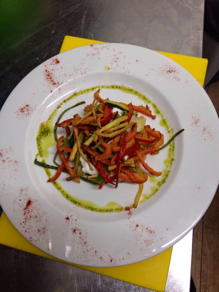Cafe Bar Hisa — Comida y bebida