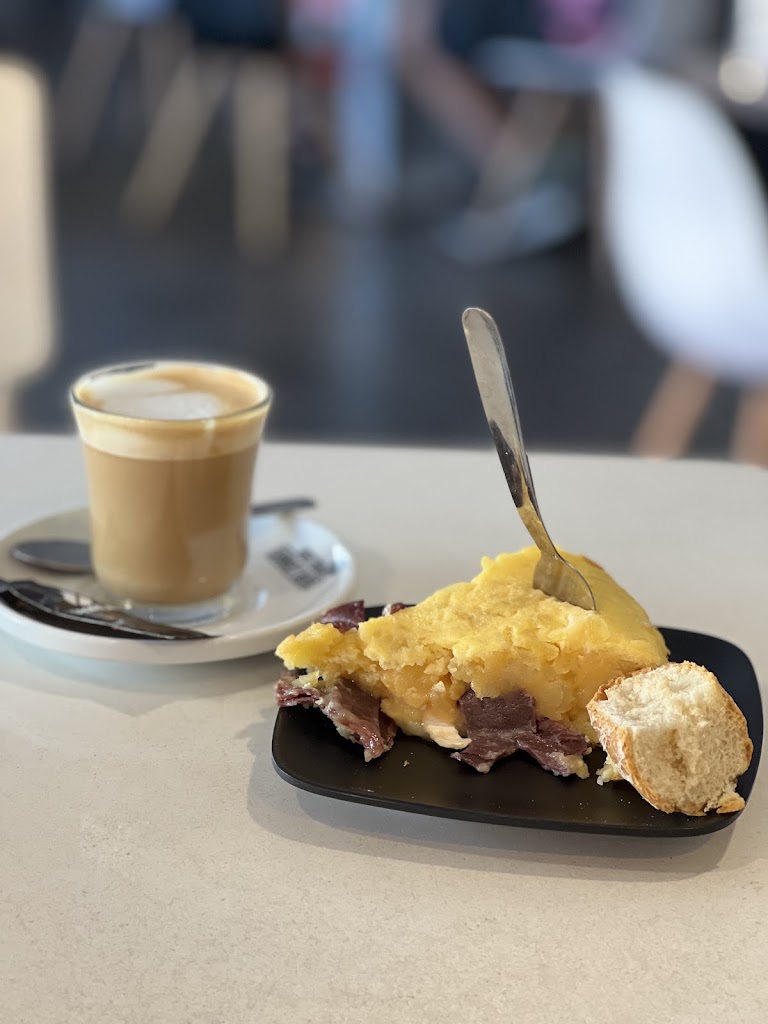 Cafe Bar Sunset BLVD — Comida y bebida