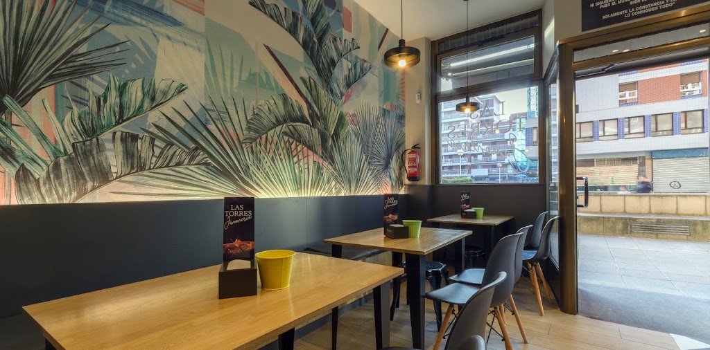 Las Torres jamoneria — Ambiente