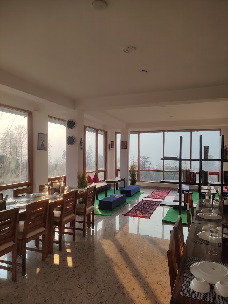 Cafe Aroha Manali